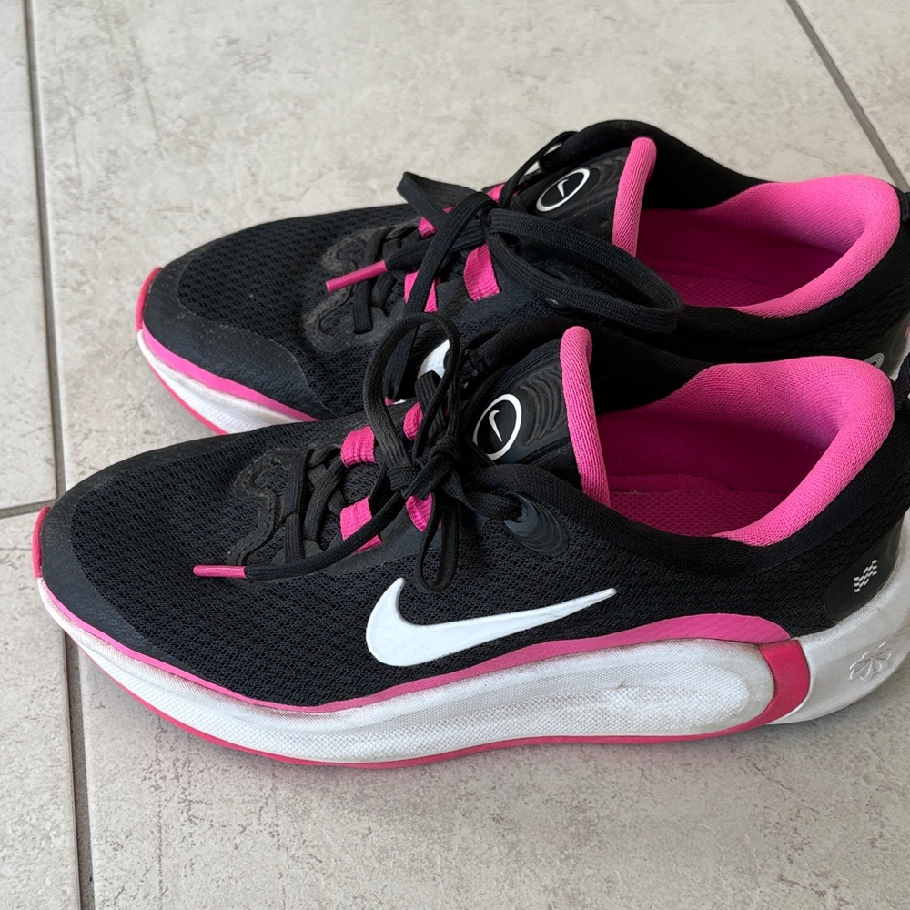 Nike girls Black and Pink Athletic Shoes